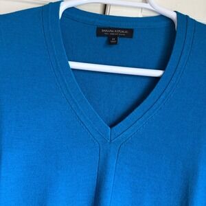 Banana Republic Womens Medium Blue 100% Merino Wool V-Neck Pullover Sweater